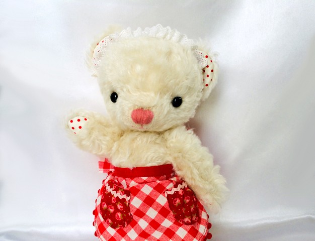 あ*み様 モヘアのちっちゃな白猫ちゃん♡うさ耳カチューシャおめかし