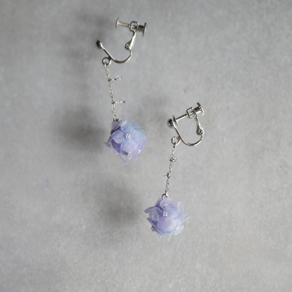 和紙の花「雨垂れと紫陽花」ブルー イヤリング/ピアス 6枚目の画像