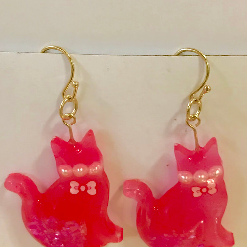 おしゃれなピンクの猫ちゃん ピアス（フック・チェーン） ryuryu0918  