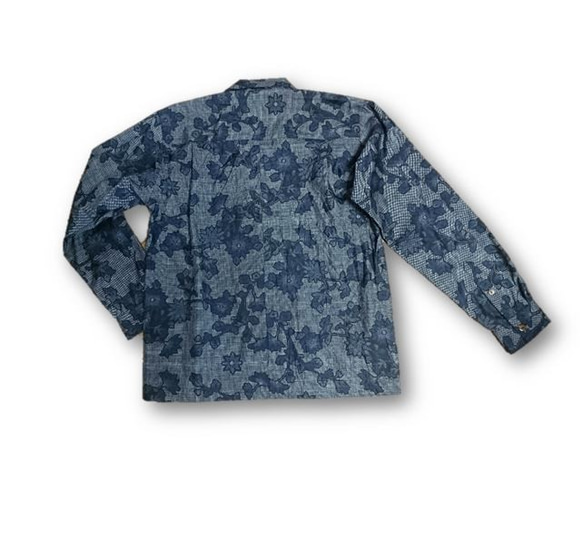 2　大島紬リメイク メンズ長袖シャツ（ブルー系花柄・M) 2枚目の画像