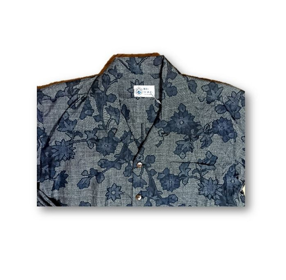 2　大島紬リメイク メンズ長袖シャツ（ブルー系花柄・M) 3枚目の画像