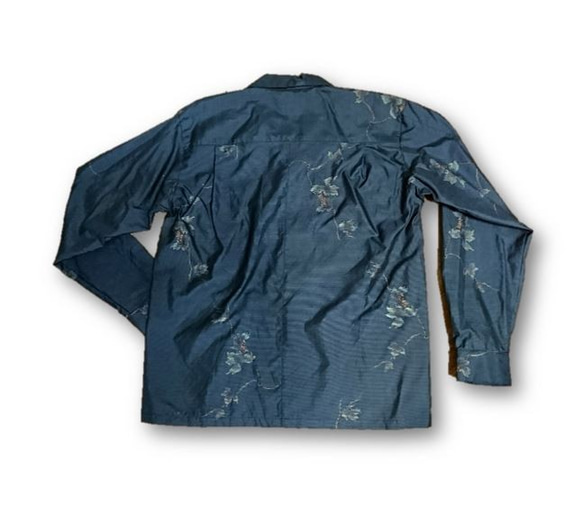4　大島紬リメイク メンズ長袖シャツ（ブルー系花柄・M) 2枚目の画像
