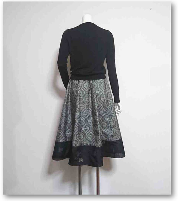 146　大島紬着物と黒着物リメイクギャザーフレアスカート 3枚目の画像