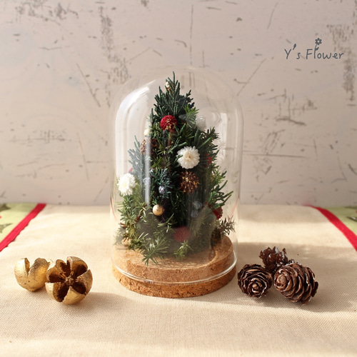ガラスドームのクリスマスアレンジ（ツリー） プリザーブドフラワー