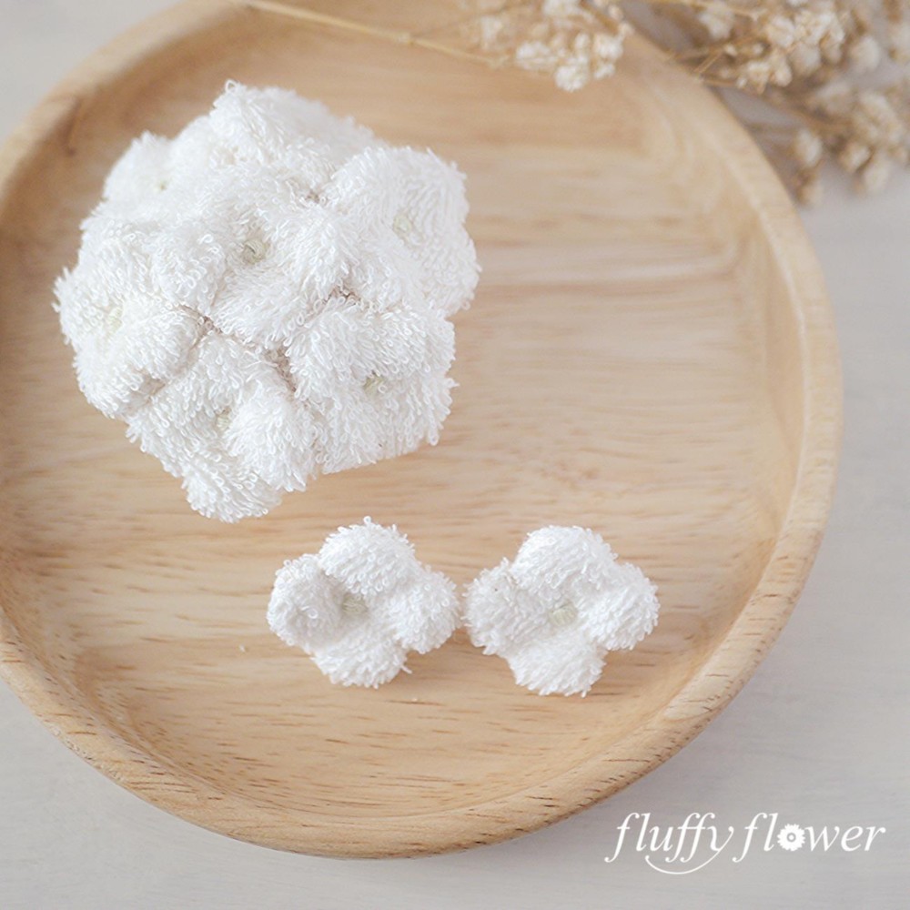 ふんわりタオルの白アジサイ(L)2wayブローチ＆ヘアクリップと白アジサイピアス/イヤリングetc.【ワカクサ】セット