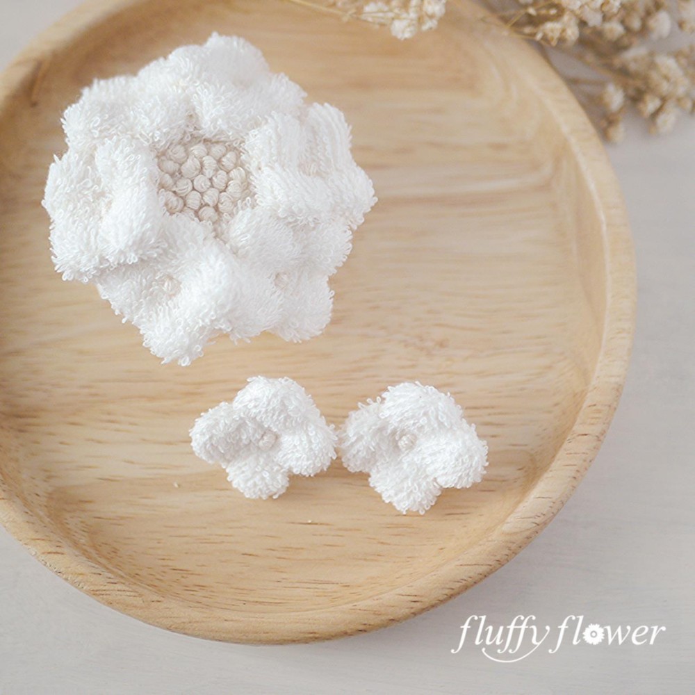 ふんわりタオルの白ガアジサイ2wayブローチ＆ヘアクリップと白アジサイピアス/イヤリングetc.【キナリ】セット