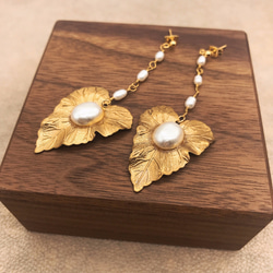 ヴィンテージブラスリーフの淡水パールイヤリング/vintage brass leaf&pearl Earring 3枚目の画像