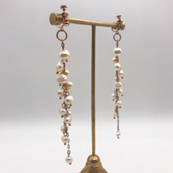 小さな淡水パールのゆらりロングイヤリング/Fresh water pearl long Earring 6枚目の画像