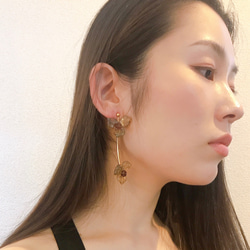 べっこう風チェコガラスビーズの2連フラワーイヤリング[Tortoiseshell Flower Earring] 7枚目の画像