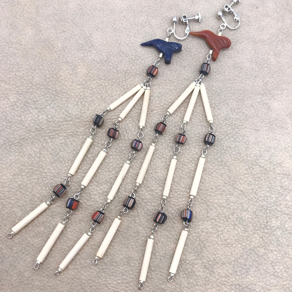 はばたく小鳥のウッドタッセルイヤリング[Wooden Tassel Earring] 3枚目の画像