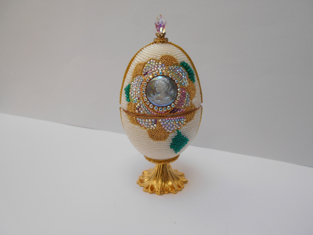 お花の中の少女の宝石箱