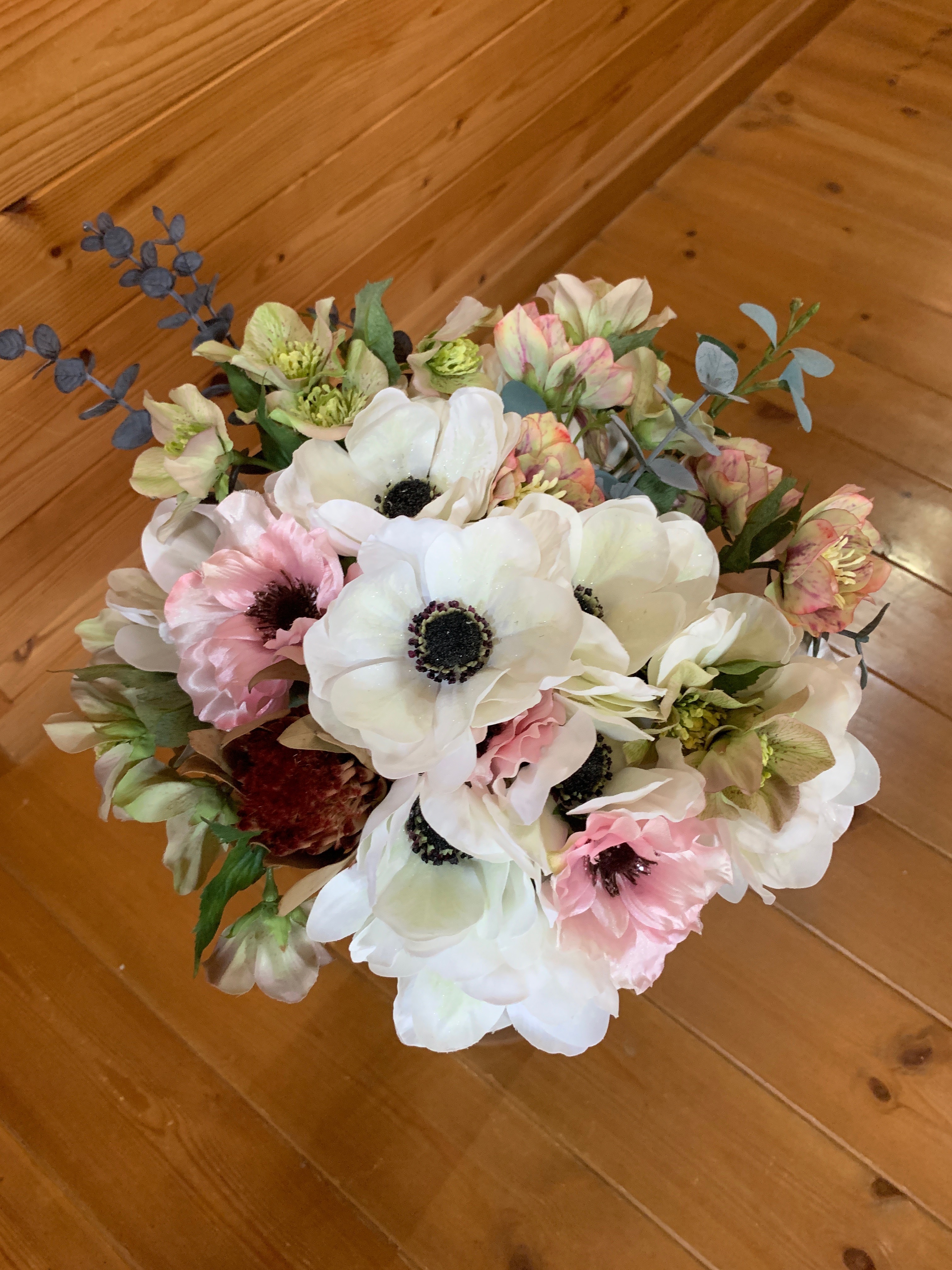 アネモネのブーケですブートニア込みです、