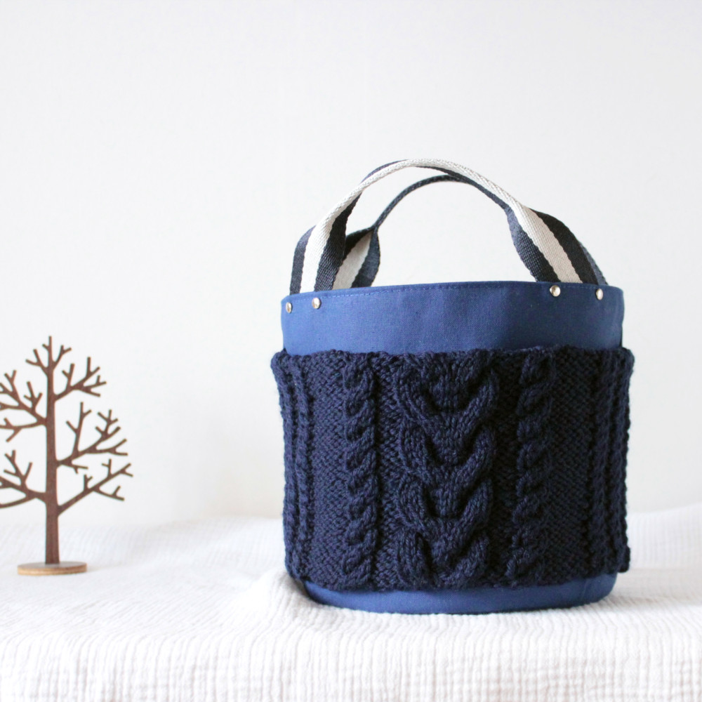 手編みアランのバケツ型トートバッグ＊ネイビー