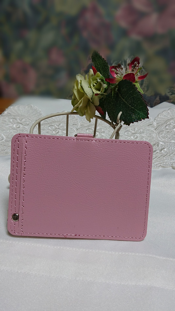 【New】ピンクのパスケース                           ☆白い猫とローズピンクの花 3枚目の画像