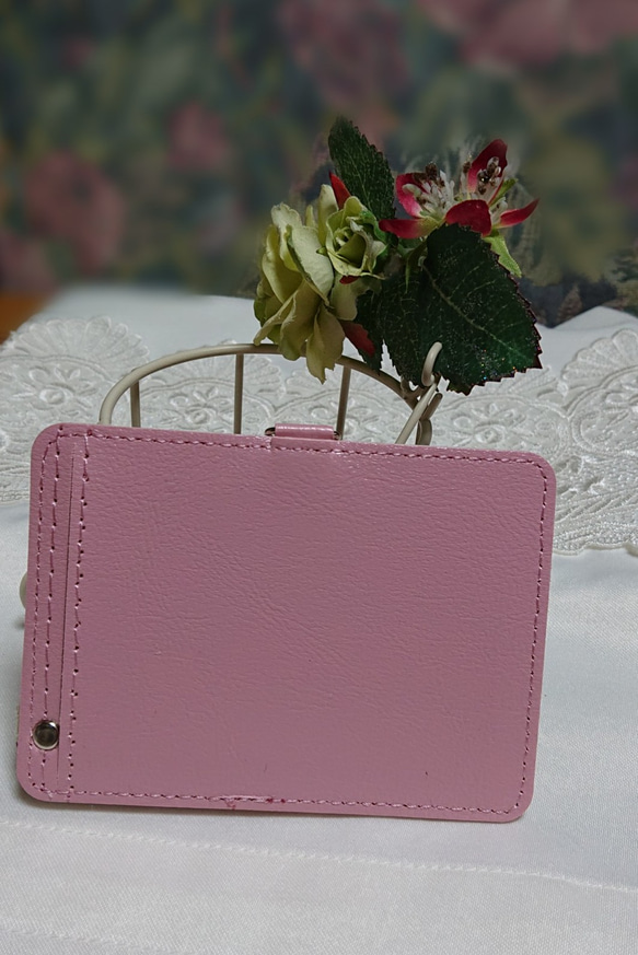【New】ピンクのパスケース                           ☆白い猫とローズピンクの花 4枚目の画像