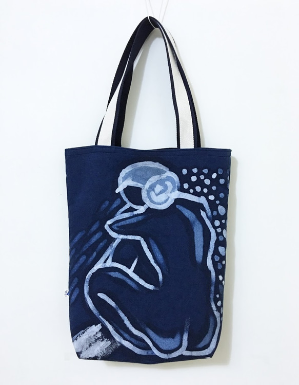 ハンドメイドのナチュラルブルー染めバティックロングトートバッグ 1枚目の画像