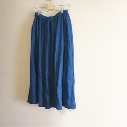 何色にする⁇ リネン100% ギャザーマキシスカート ブルー 1枚目の画像