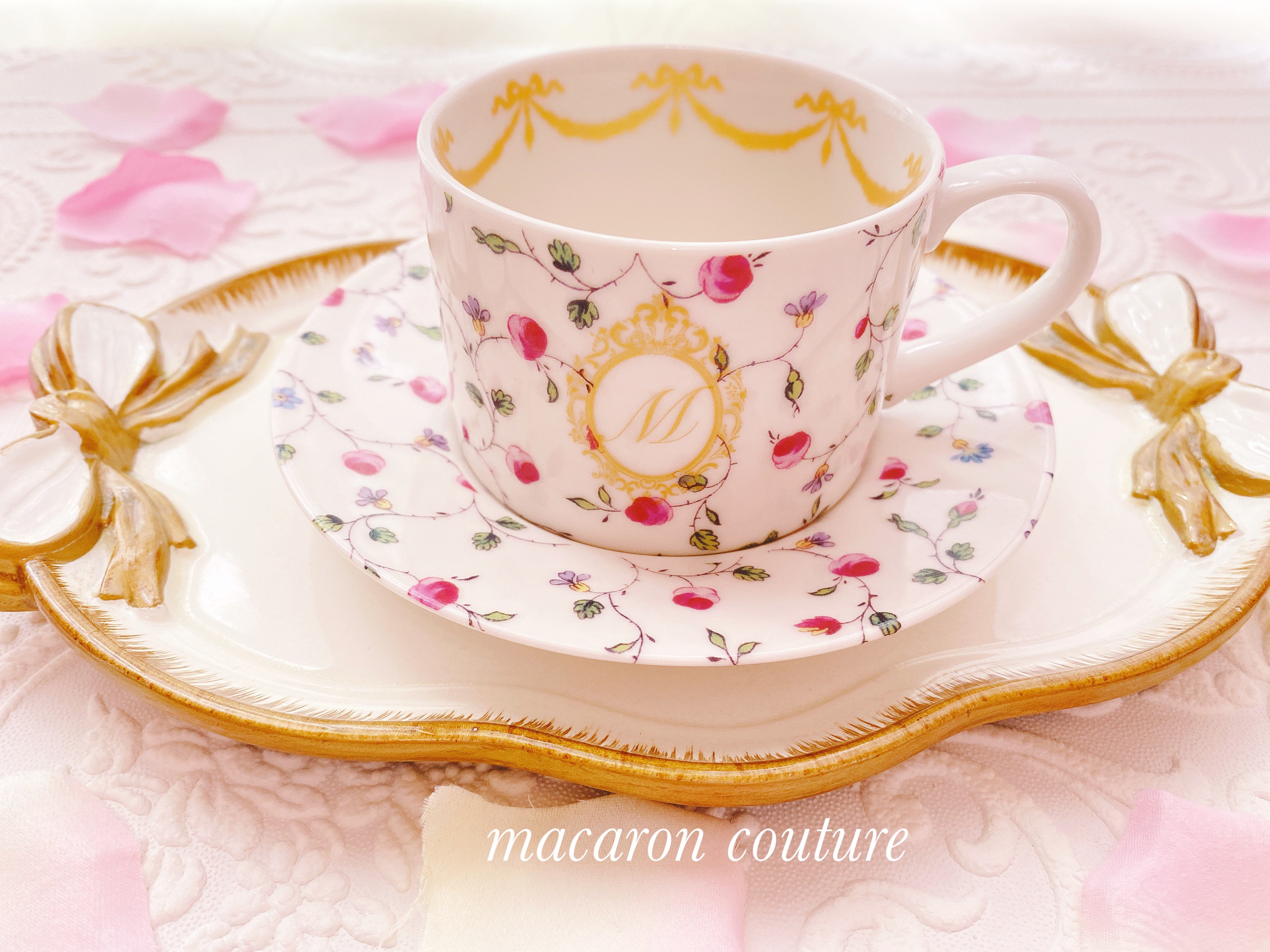 ローズ.リボンガーランド柄カップ＆ソーサー1客　イニシャルフレーム