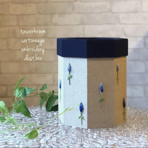 ハンドメイド　刺繍　ダストボックス ハンドメイド刺繍ダストボックス