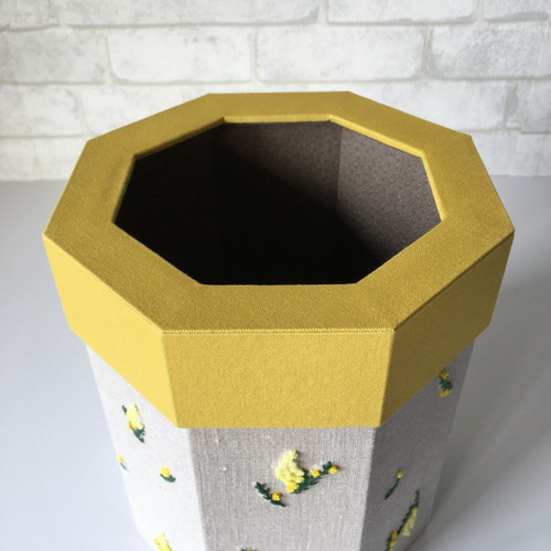 ハンドメイド　刺繍　ダストボックス 受注制作】ミモザ刺繍 ダストボックスM〈カルトナージュ〉 ゴミ箱