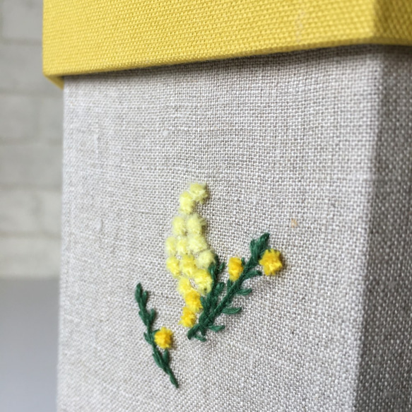 【受注制作】ミモザ刺繍 ダストボックスM〈カルトナージュ〉 5枚目の画像