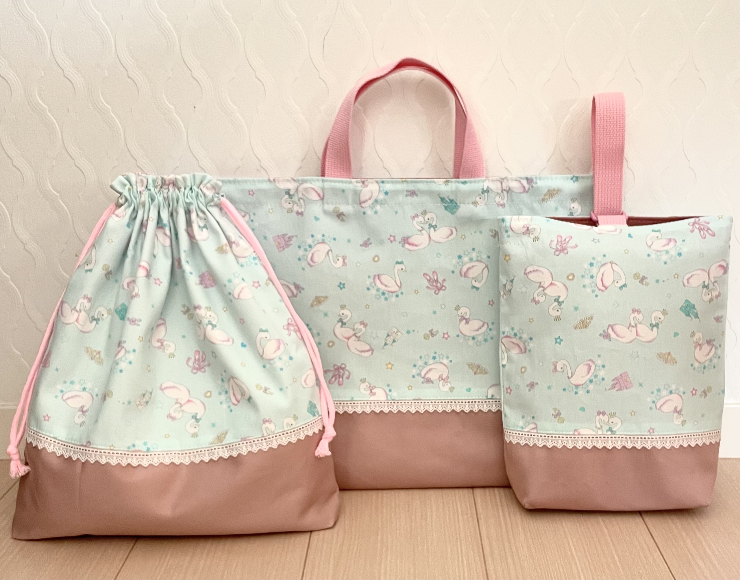 いちご柄レッスンバッグ　ハンドメイド　3点セット　シューズ袋　お着替え袋　女の子