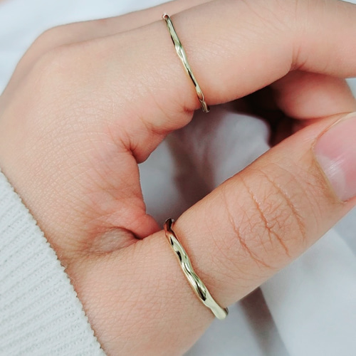 円高還元 K10リング】重ね付けにもおすすめ シンプルなウェーブリング.細 アクセサリー