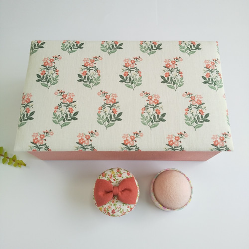 カルトナージュのたっぷり収納のお裁縫箱、ピンクッション、小物入れの