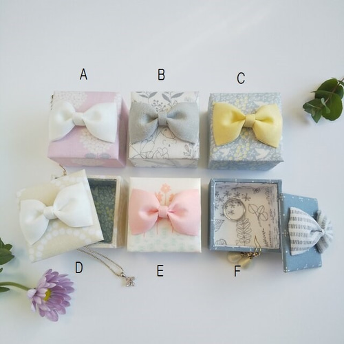 カルトナージュ リボンの小さな小物入れ フリーボックス・小物入れ