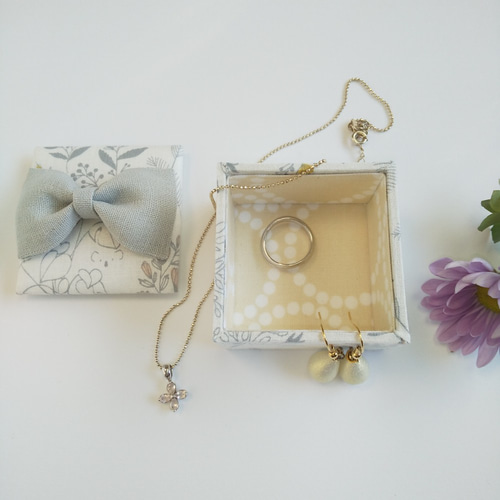 カルトナージュ リボンの小さな小物入れ フリーボックス・小物入れ