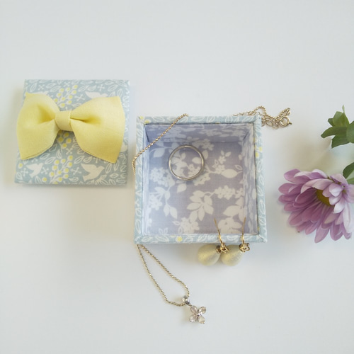 カルトナージュ リボンの小さな小物入れ フリーボックス・小物入れ