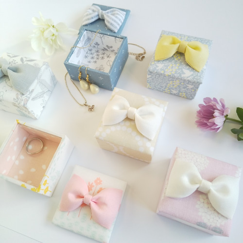 カルトナージュ リボンの小さな小物入れ フリーボックス・小物入れ