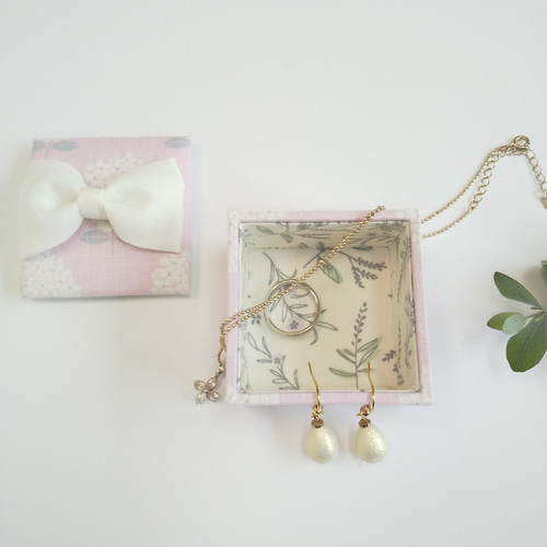 カルトナージュ リボンの小さな小物入れ フリーボックス・小物入れ