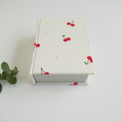 カルトナージュの小さな本型小箱(さくらんぼ） 4枚目の画像