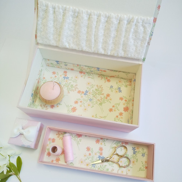 カルトナージュのたっぷり収納のお裁縫箱、ピンクッション、小物入れのセット（ピンク） 1枚目の画像
