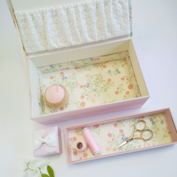 カルトナージュのたっぷり収納のお裁縫箱、ピンクッション、小物入れのセット（ピンク） 5枚目の画像