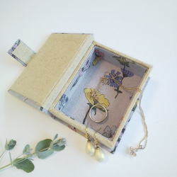 カルトナージュの小さな本型小箱（botanical） 2枚目の画像