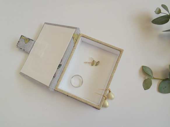 カルトナージュの小さな本型小箱（botanical） 4枚目の画像