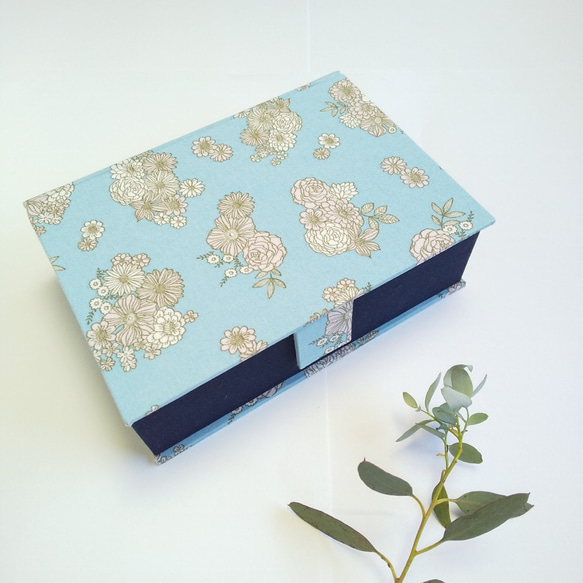 カルトナージュの本型小箱(ブルー） 1枚目の画像