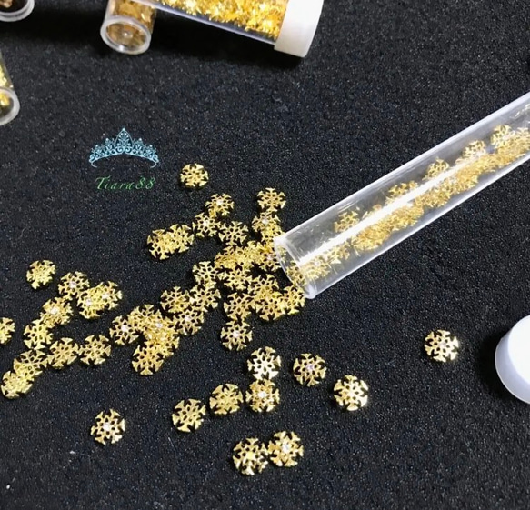 【20p】クリスマス　雪の結晶型　823# レジン封入 ネイル 材料 パーツ 2枚目の画像