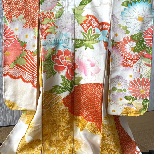 ✳︎送料込み✳︎飾って楽しむミニ着物〈クリーム菊〉【着物リメイク 