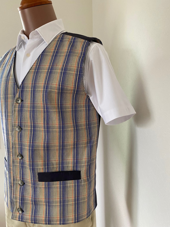 メンズ ベスト　リバーシブル　着物地（格子柄）ウール＋服地（紺色）レーヨン　kimono vest reversible 2枚目の画像