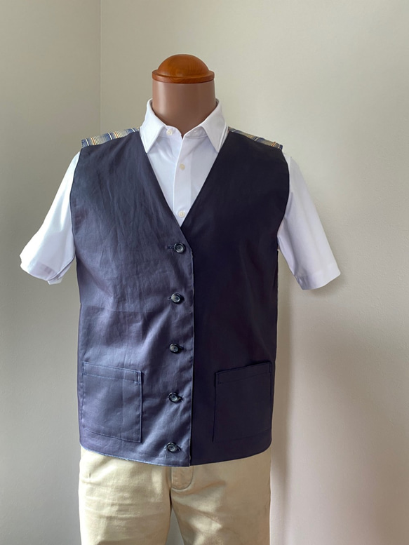 メンズ ベスト　リバーシブル　着物地（格子柄）ウール＋服地（紺色）レーヨン　kimono vest reversible 4枚目の画像