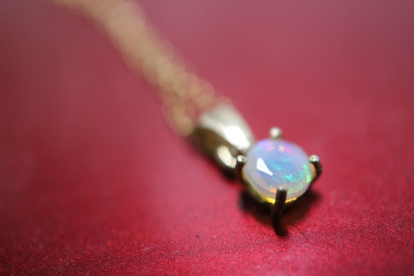 虹を閉じ込めた宝石エチオピアオパール　18KGP・14KGFネックレス 2枚目の画像
