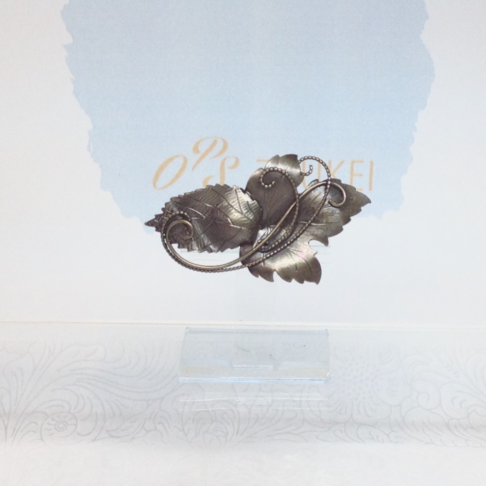 「鉄色の リーフ ブローチ」No.4493