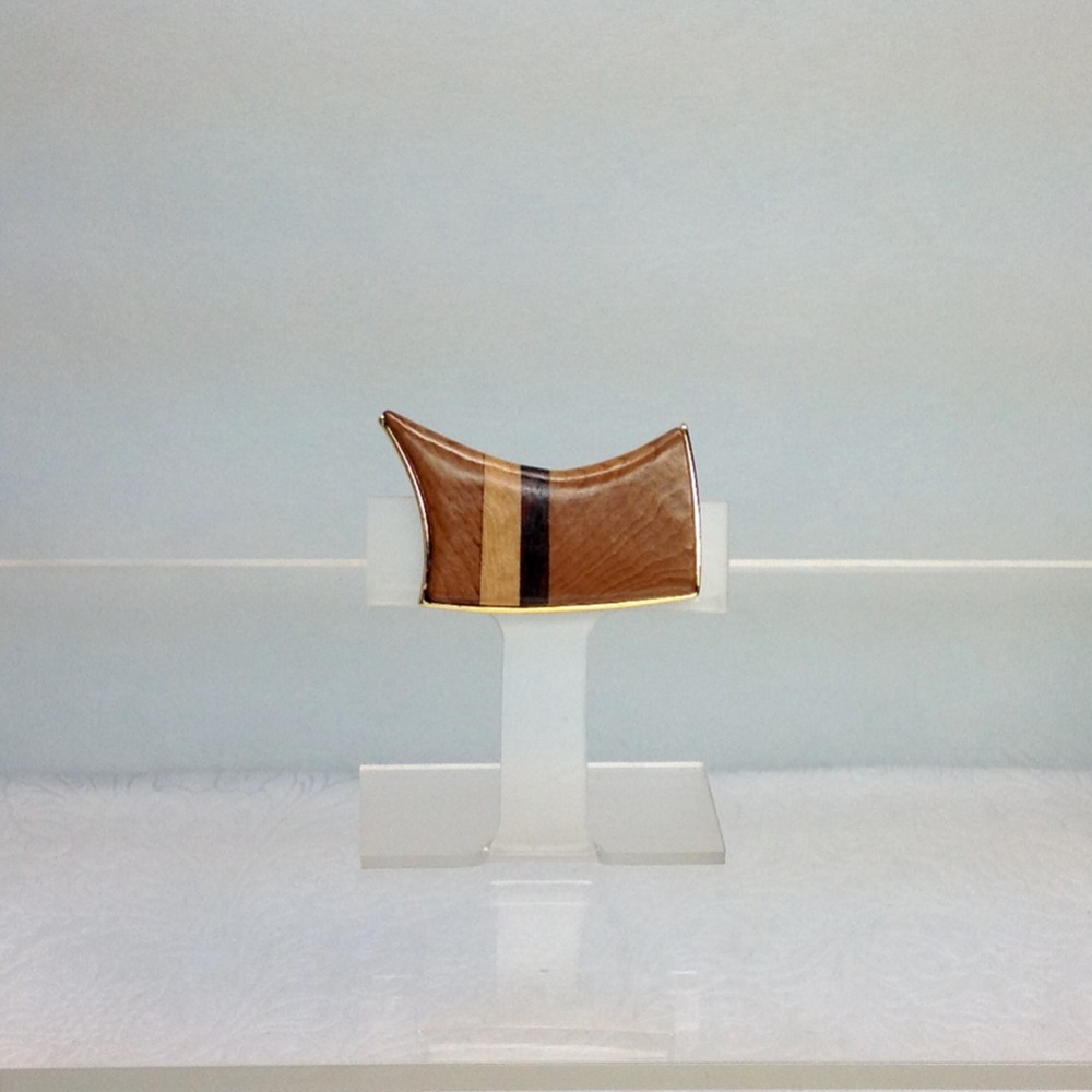 ｱｰﾄｺﾚｸｼｮﾝ「秋につけたい wood art」ブローチ No.5255 柘植・桜 ・黒檀 貼り合わせ