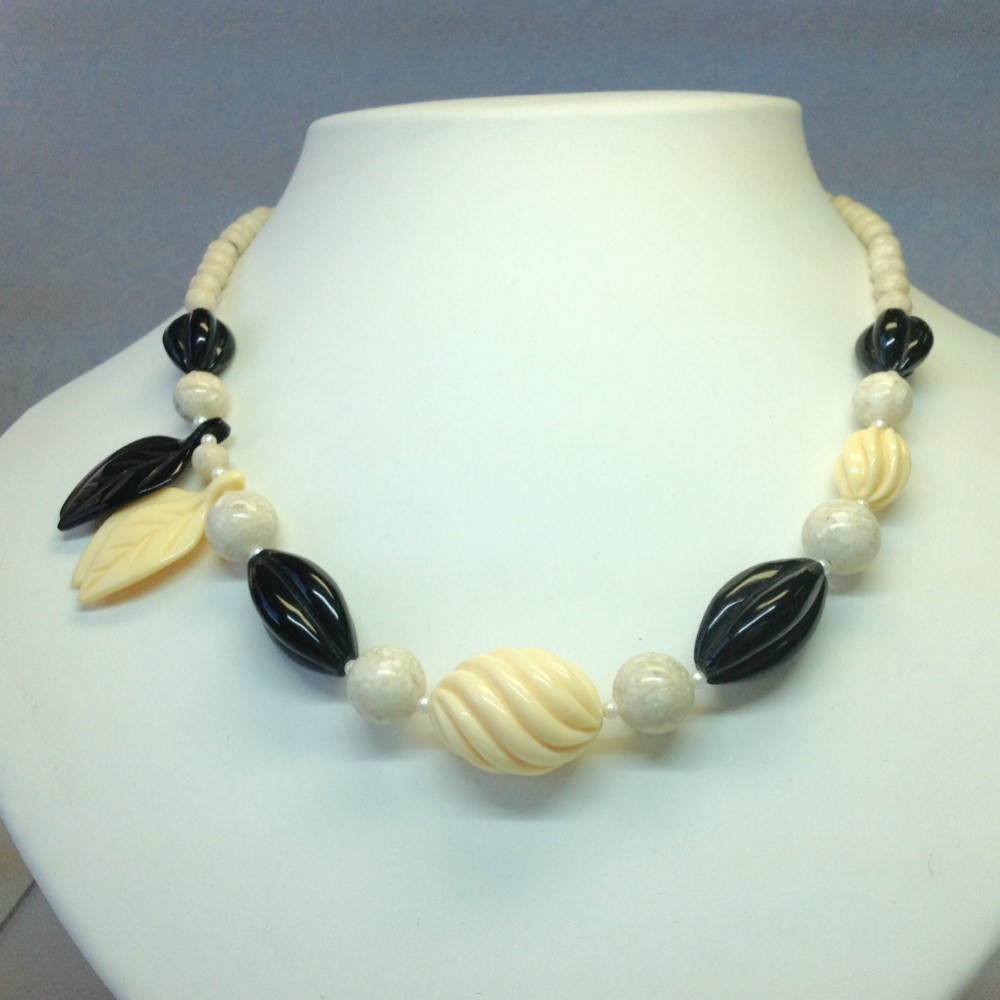 No.5126　リーフパーツ＆天然石ネックレス