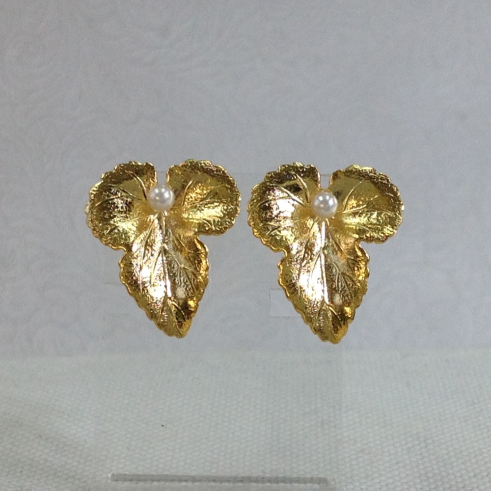 「リーフ＆ベビーパールの軽～い ピアス」No.5163