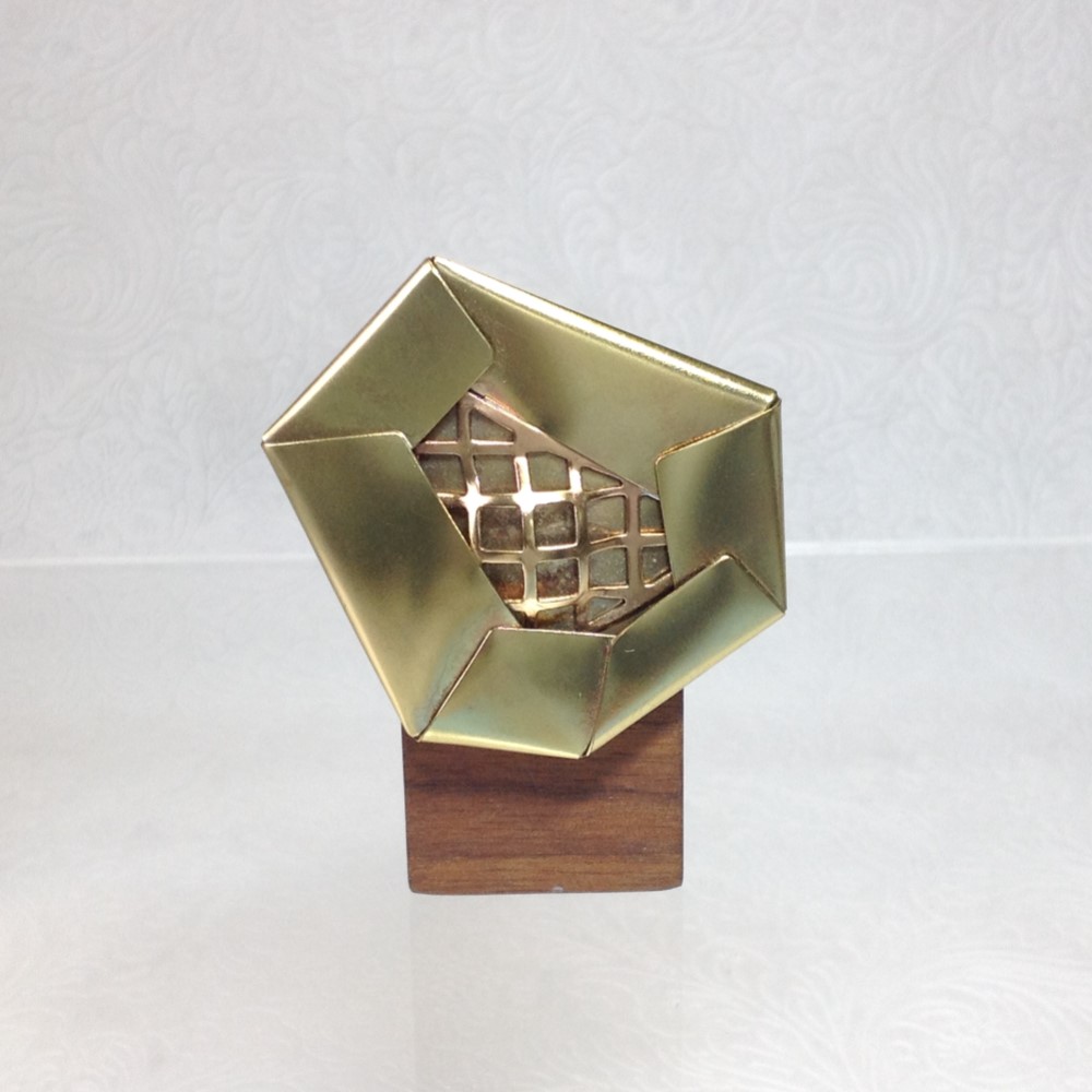 真鍮アート ブローチ　「包む」No.4827