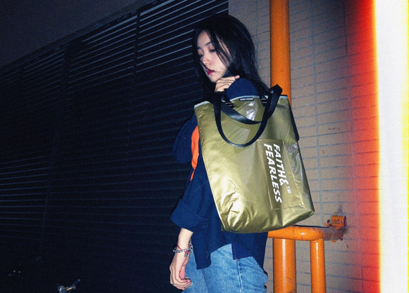 FF-PVC Tote Soft Gold 金色 第3張的照片